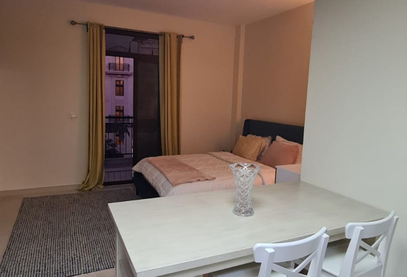 SUPER ELEGANT STUDIO FULLY FURNISHED IN FOXHILLS thumbnail 2