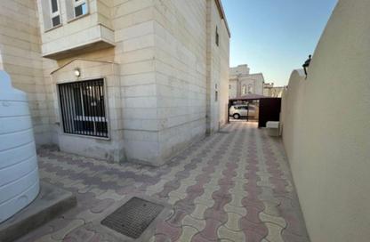 Villa - 4 Bedrooms - 4 Bathrooms for rent in Bu Hamour Street - Abu Hamour - Doha