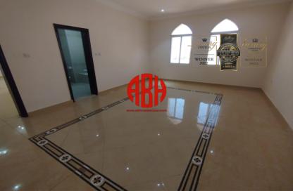 Villa - 5 Bedrooms - 7 Bathrooms for rent in Street 871 - Al Duhail South - Al Duhail - Doha