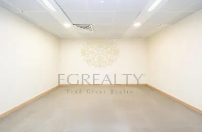 Office Space - 2 Bedrooms - 2 Bathrooms for rent in Marina Residences 195 - Marina District - Lusail