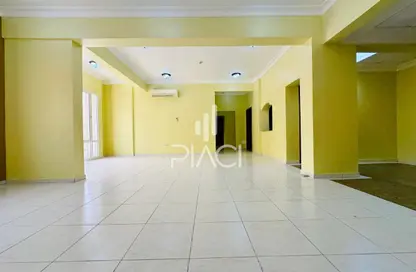Apartment - 2 Bedrooms - 2 Bathrooms for rent in Al Mansoura - Al Mansoura - Doha