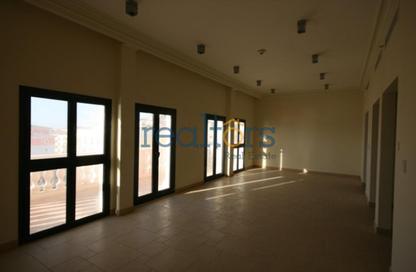 Apartment - 2 Bedrooms - 3 Bathrooms for rent in Teatro - Qanat Quartier - The Pearl Island - Doha