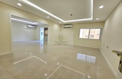 شقة - 3 غرف نوم - 3 حمامات للايجار في ريجنسي رزدنس مشيرب - مشيرب - الدوحة