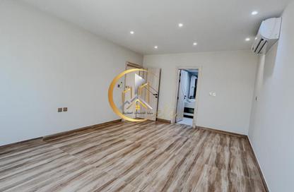 Apartment - 2 Bedrooms - 2 Bathrooms for rent in Al Khazin Street - Madinat Khalifa South - Madinat Khalifa - Doha