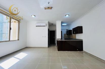 Apartment - 1 Bedroom - 1 Bathroom for rent in Umm Ghwailina Comm - Umm Ghuwalina - Umm Ghuwailina - Doha