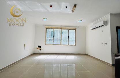 Apartment - 1 Bedroom - 1 Bathroom for rent in Umm Ghwailina Comm - Umm Ghuwalina - Umm Ghuwailina - Doha