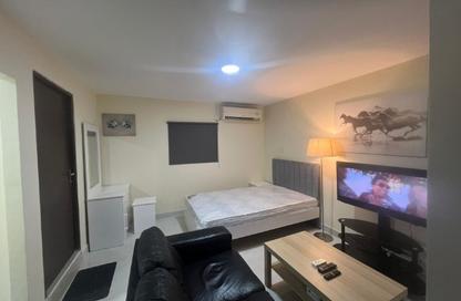 Apartment - Studio - 1 for rent in Onaiza Street - Diplomatic Area - Doha