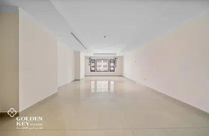 Apartment - 1 Bedroom - 2 Bathrooms for rent in East Porto Drive - Porto Arabia - The Pearl Island - Doha