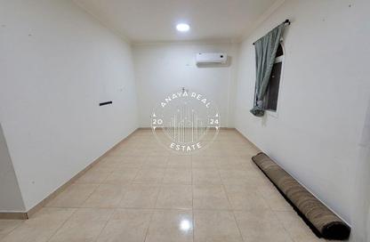 Apartment - 2 Bedrooms - 2 Bathrooms for rent in Umm Ghuwalina - Umm Ghuwailina - Doha