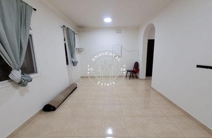 Apartment - 2 Bedrooms - 2 Bathrooms for rent in Umm Ghuwalina - Umm Ghuwailina - Doha