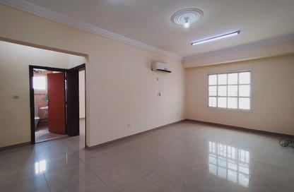 Apartment - 2 Bedrooms - 2 Bathrooms for rent in Bin Omran 35 - Fereej Bin Omran - Doha
