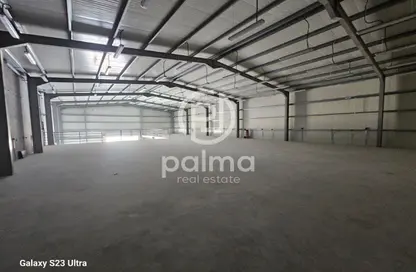 مخزن - استوديو - 5 حمامات للايجار في شارع الصناعية الشرقي - بركة العوامر - الوكرة