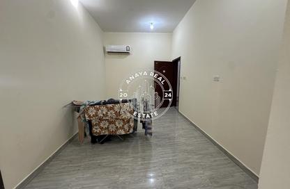 Villa - 1 Bedroom - 1 Bathroom for rent in Umm Al Seneem Street - Ain Khaled - Doha
