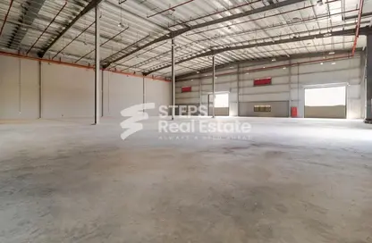 مخزن - استوديو - 2 حمامات للايجار في شارع الصناعية الشرقي - بركة العوامر - الوكرة