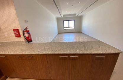 Apartment - Studio - 1 for rent in West Porto Drive - Porto Arabia - The Pearl Island - Doha