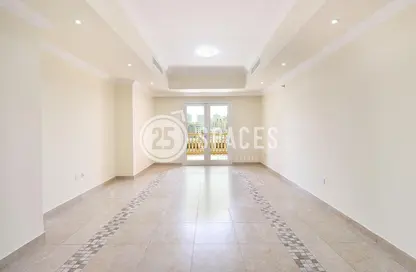 شقة - 2 غرف نوم - 3 حمامات للايجار في طريق بورتو الغربي - بورتو أرابيا - جزيرة اللؤلؤة - الدوحة