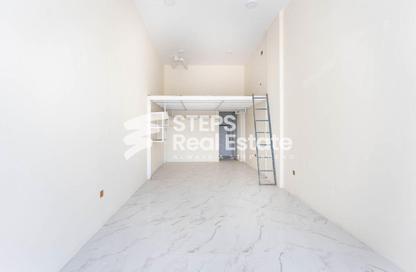 Shop - Studio - 1 Bathroom for rent in Al Murrah - Al Rayyan - Doha
