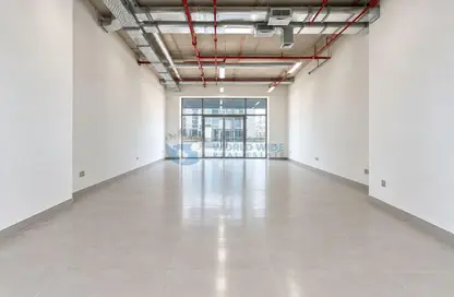 Shop - Studio - 4 Bathrooms for rent in Marina 33 - Marina District - Lusail Shop - Studio - 4 Bathrooms for rent in Marina 33 - Marina District - Lusail