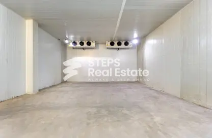 Warehouse - Studio - 1 Bathroom for rent in Industrial Area 4 - Industrial Area - Industrial Area - Doha