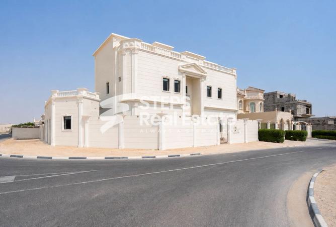 New Corner 10BR Villa with Majlis in Umm Qarn