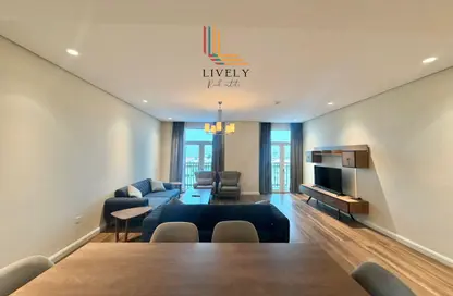 Apartment - 3 Bedrooms - 5 Bathrooms for rent in Floresta Gardens - Floresta Gardens - The Pearl Island - Doha