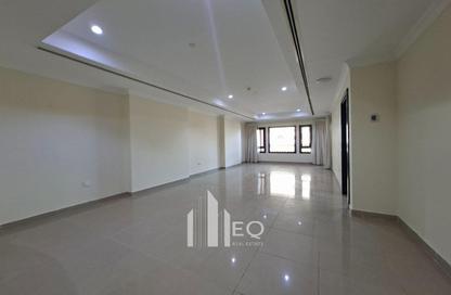 Apartment - 1 Bedroom - 2 Bathrooms for rent in West Porto Drive - Porto Arabia - The Pearl Island - Doha
