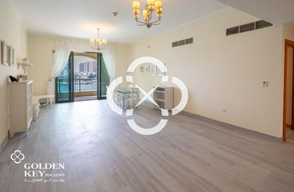 Apartment - 2 Bedrooms - 3 Bathrooms for rent in Viva West - Viva Bahriyah - The Pearl Island - Doha