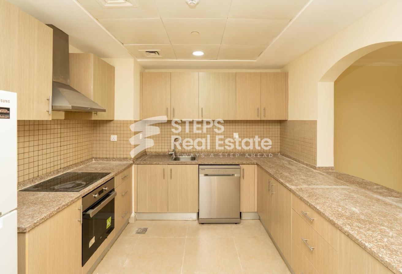 Spacious Apartment with Balcony and City Views - apartment in Porto Arabia