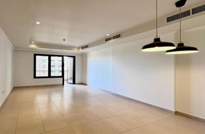 Apartment - 2 Bedrooms - 3 Bathrooms for rent in Porto Arabia Townhouses - Porto Arabia - The Pearl Island - Doha