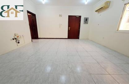 Apartment - 1 Bedroom - 1 Bathroom for rent in Umm Ghwailina Comm - Umm Ghuwalina - Umm Ghuwailina - Doha