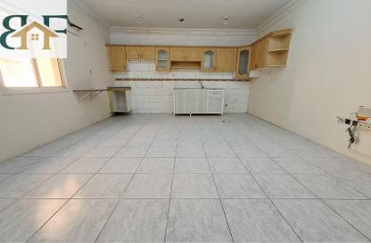 Apartment - 1 Bedroom - 1 Bathroom for rent in Umm Ghwailina Comm - Umm Ghuwalina - Umm Ghuwailina - Doha