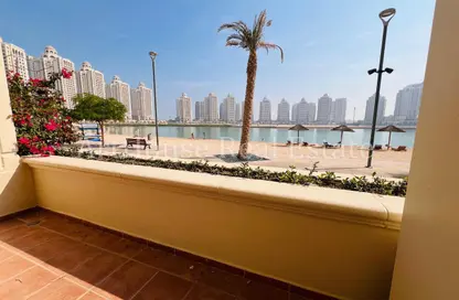 تاون هاوس - غرفة نوم - 2 حمامات للايجار في فيفا غرب - فيفا بحرية - جزيرة اللؤلؤة - الدوحة