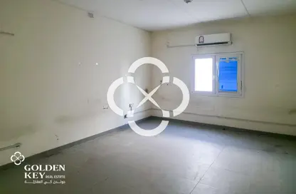 سكن عمال - استوديو - 8 حمامات للايجار في القرية اللوجيستية قطر - الوكرة