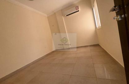 Apartment - 2 Bedrooms - 1 Bathroom for rent in Umm Ghwailina Comm - Umm Ghuwalina - Umm Ghuwailina - Doha Apartment - 2 Bedrooms - 1 Bathroom for rent in Umm Ghwailina Comm - Umm Ghuwalina - Umm Ghuwailina - Doha