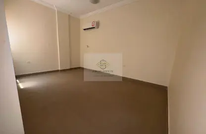 Apartment - 2 Bedrooms - 1 Bathroom for rent in Umm Ghwailina Comm - Umm Ghuwalina - Umm Ghuwailina - Doha