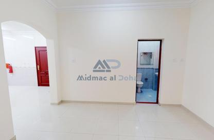 Apartment - 2 Bedrooms - 2 Bathrooms for rent in Al Muntazah Street - Al Muntazah - Doha