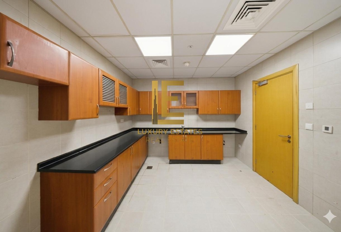 3+maid freehold cash only last family apartment thumbnail 5