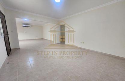 Villa - 5 Bedrooms - 4 Bathrooms for rent in Al Messila - Al Messila - Doha