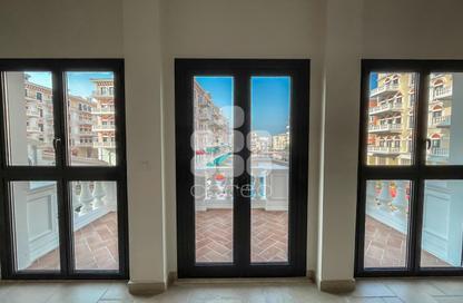 Apartment - 2 Bedrooms - 3 Bathrooms for rent in Carnaval - Qanat Quartier - The Pearl Island - Doha