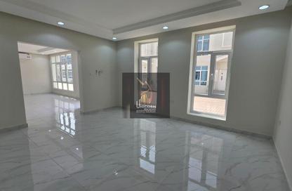 Compound - 4 Bedrooms - 4 Bathrooms for rent in Wadi Al Markh - Muraikh - AlMuraikh - Doha