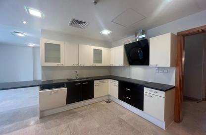 Apartment - 2 Bedrooms - 3 Bathrooms for rent in West Bay Tower - West Bay - West Bay - Doha
