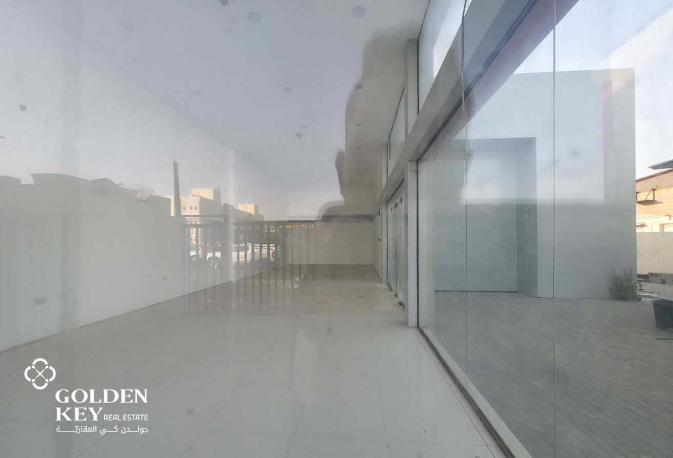 Well-Designed Workshop Space with Modern Offices