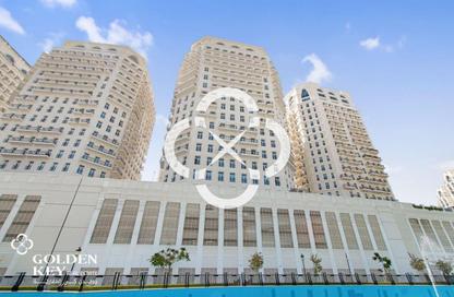 Apartment - 1 Bedroom - 2 Bathrooms for sale in The Garden - Floresta Gardens - The Pearl Island - Doha