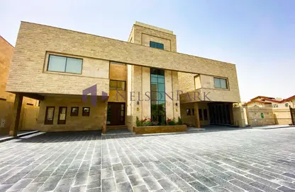 Compound - 4 Bedrooms - 5 Bathrooms for rent in Al Maamoura - Al Maamoura - Doha