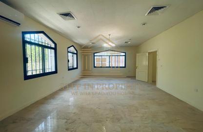 مجمع سكني - 4 غرف نوم - 5 حمامات للايجار في مبنى رمادا التجاري - شارع الروابي - المنتزه - الدوحة