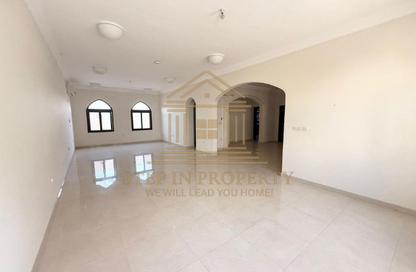 Villa - 4 Bedrooms - 5 Bathrooms for rent in Al Messila - Al Messila - Doha