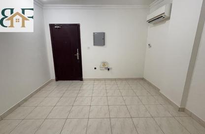 Apartment - 2 Bedrooms - 1 Bathroom for rent in Al Mansoura - Al Mansoura - Doha