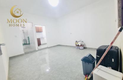 Apartment - Studio - 1 Bathroom for rent in Umm Ghwailina Comm - Umm Ghuwalina - Umm Ghuwailina - Doha