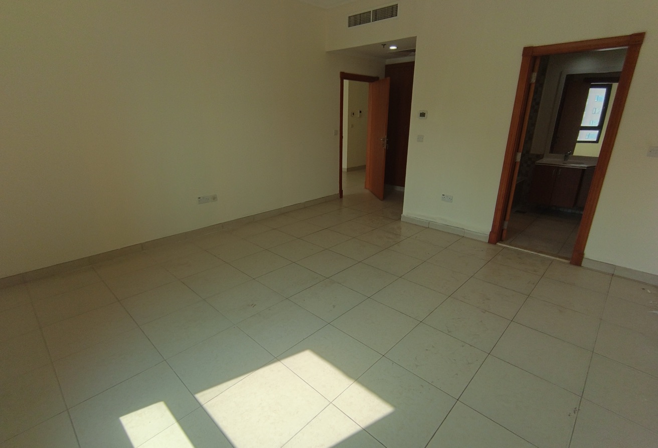 LIMITED TIME OFFER ! SPACIOUS MARINA FRONT 1BHK thumbnail 6