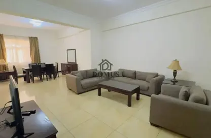 Apartment - 2 Bedrooms - 2 Bathrooms for rent in Al Zubair Bakkar Street - Al Sadd - Doha